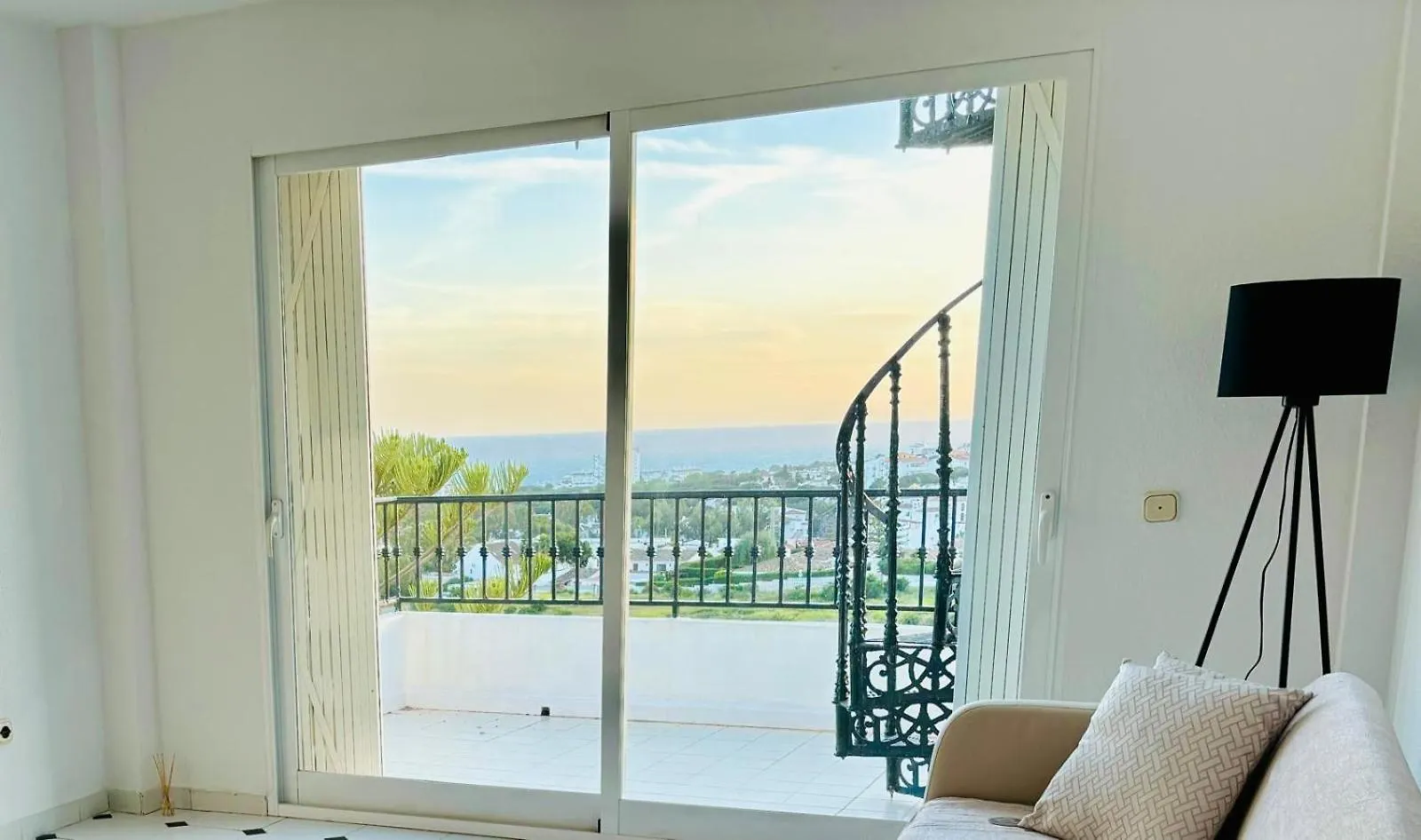 Two Bed, Two Bath Apartment With 360 Degree Sea Views With Balcony And Roof Terrace - Riviera, Mijas Costa İspanya